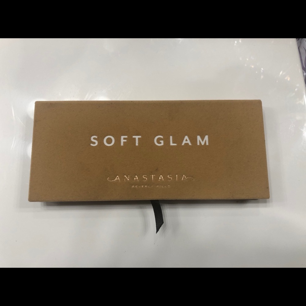 ABH Soft Glam Eyeshadow Palette